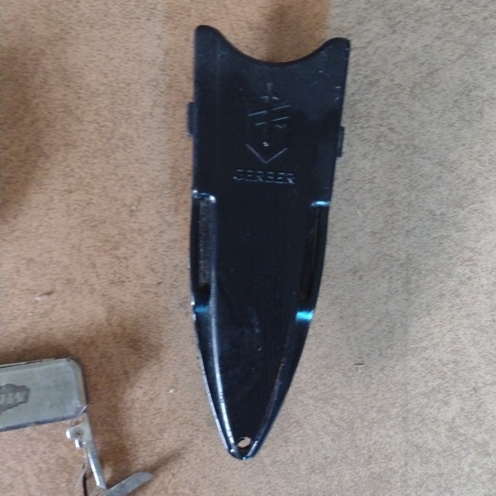 Multi-Tool Grooming Kit with Red Scissors - Picture 2 of 6